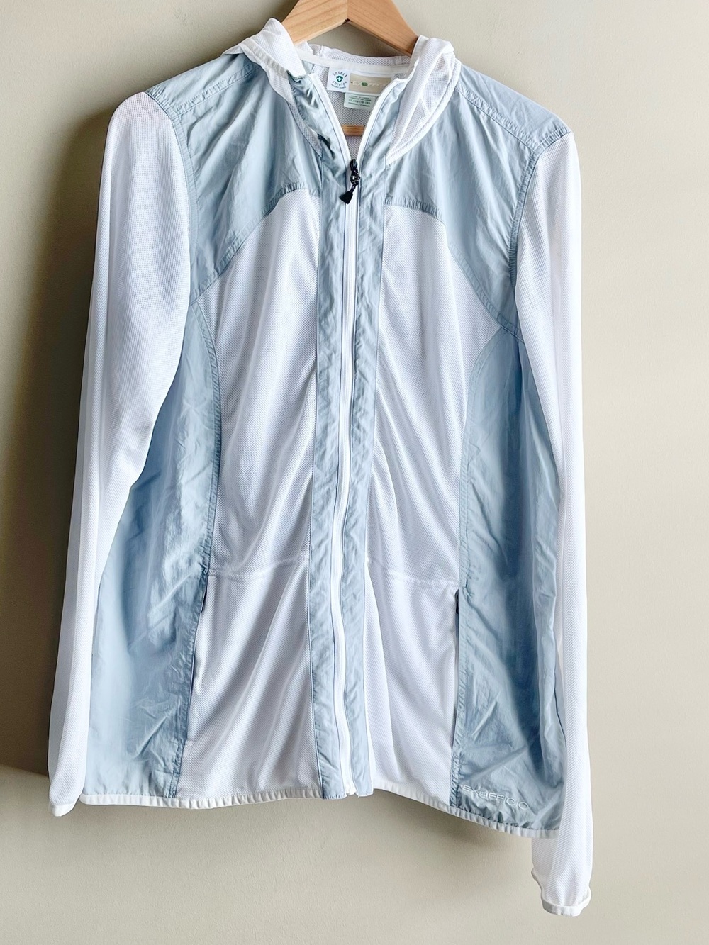 ExOfficio Gray & White Hooded Lightweight Insect Shield Jacket